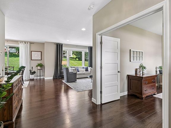 5th image of 20352 Hampton Ave