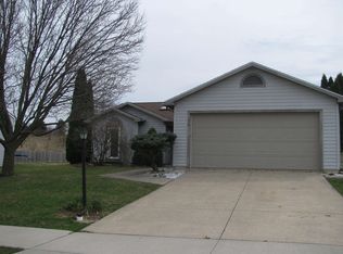 310 N Granada Dr, Kendallville, IN
