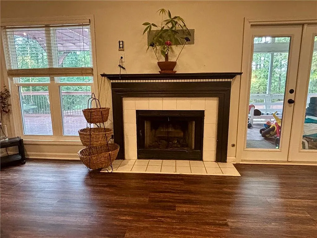 3 bed, 2.0 bath, 1746 sqft, $2,795 — Photo 3