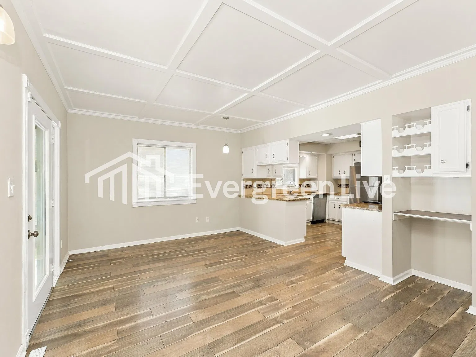 4 bed, 2.0 bath, 1998 sqft, $1,995 — Photo 4