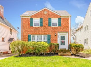 18016 E Park Dr, Cleveland, OH 44119