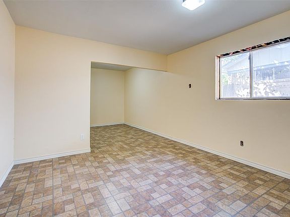 4th image of 1600 Laurel Ln