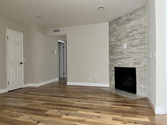 2nd image of 544 E Tujunga Ave APT 105
