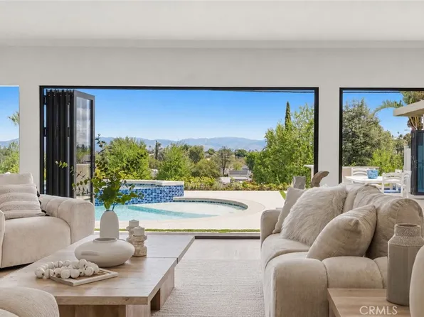 23925 Crosson Dr, Woodland Hills, CA 91367