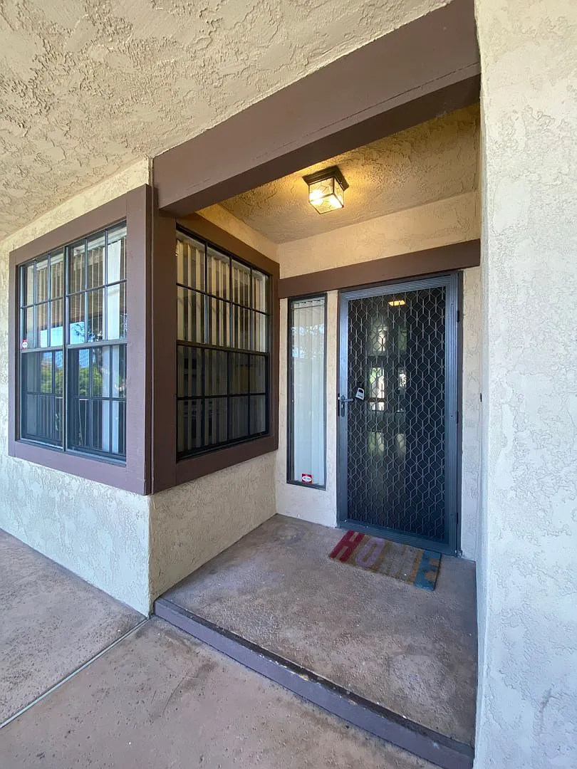 Long Beach 2 Bedroom Condo with Large Balcony — Photo 2