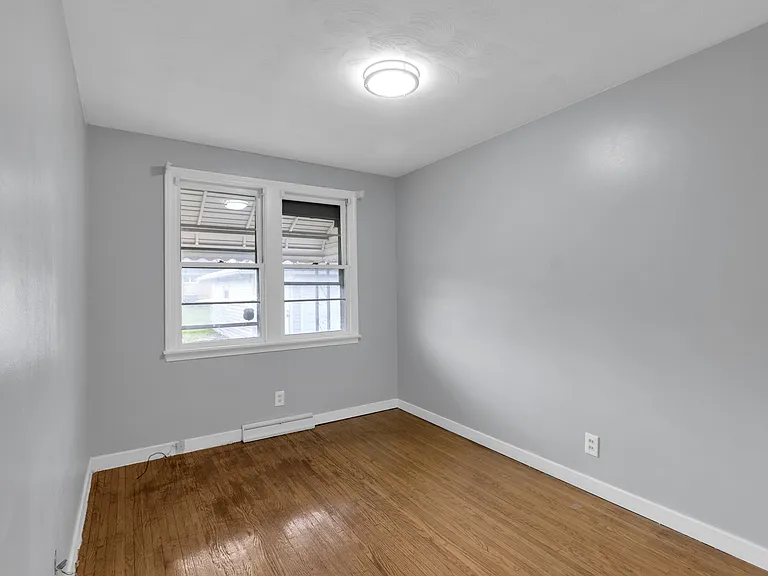 122 Alberta Dr — Photo 13
