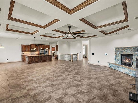 3rd image of 2105 N Lone Rock Dr