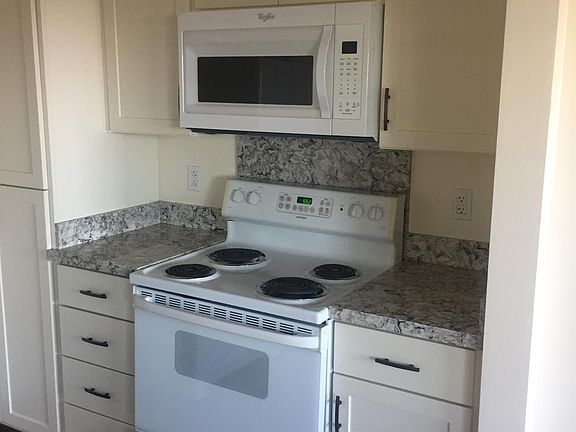 4th image of 2075 Fairmont Dr