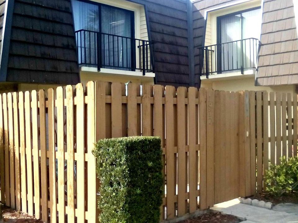 1st image of 1917 Vista Oaks Cir NE