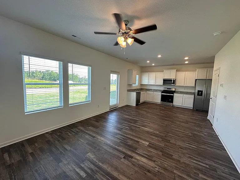 229 Chelsea Park Cir — Photo 9
