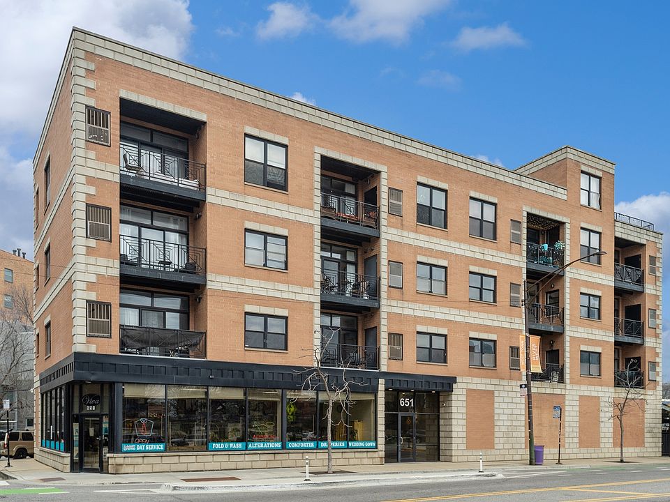 1st image of 651 N Milwaukee Ave APT 303