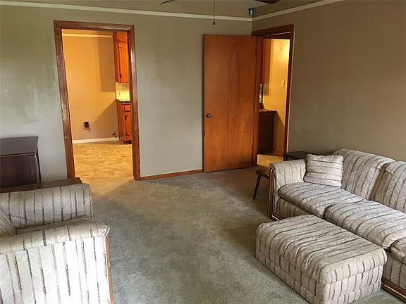 4th image of 2125 Peach Ln
