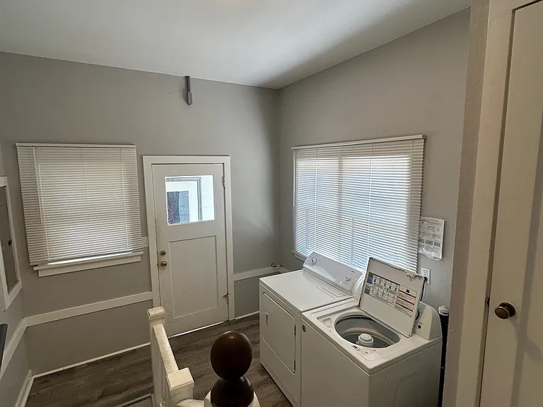 Side door, washer/dryer area