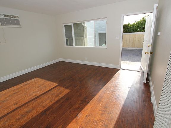 5th image of 3856 W 135th St