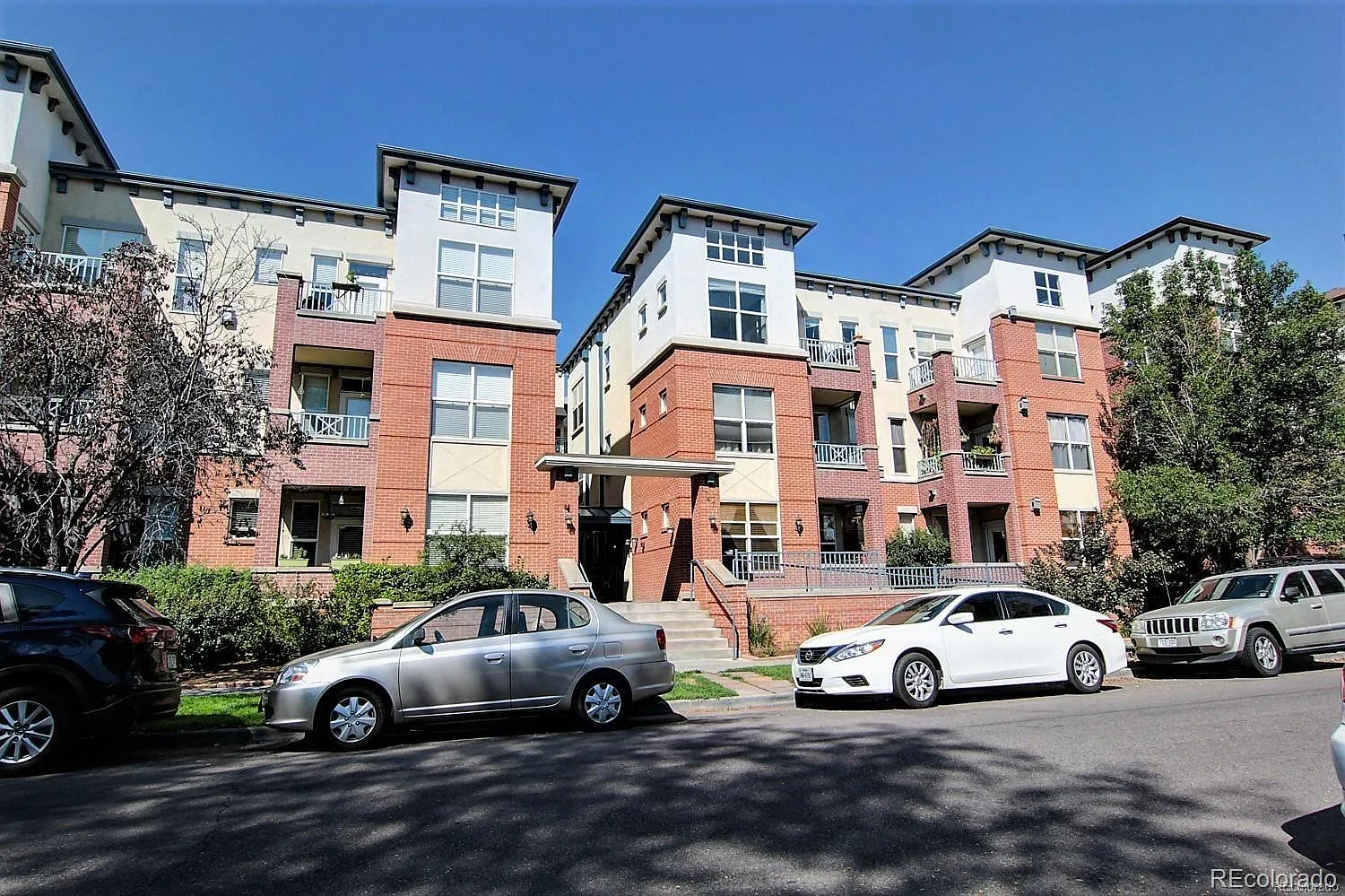 2 bed, 2.0 bath, 1038 sqft, $2,195 — Photo 2
