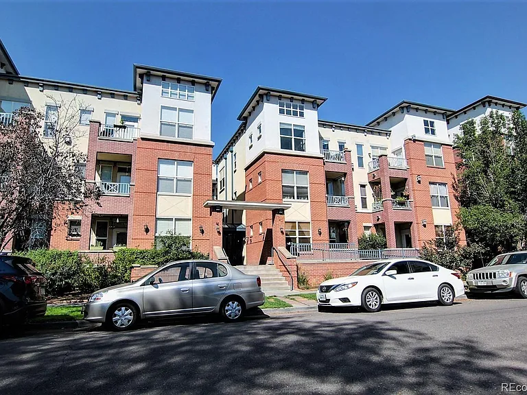 1747 N Pearl St #201 — Photo 2