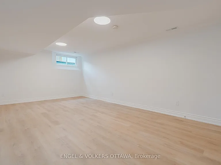 1649 Rosebella Ave #B — Photo 11