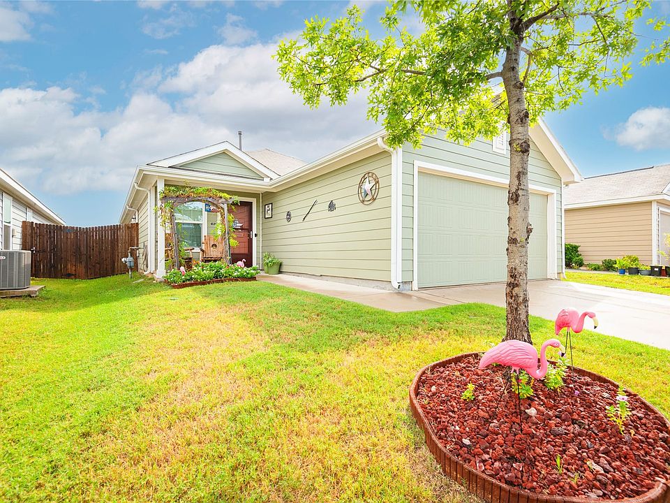 Cute 3 bedroom 2 full bath cottage!