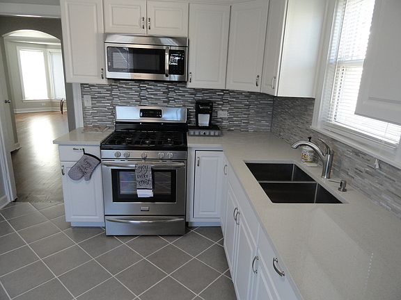 4th image of 6118 W Lawrence Ave