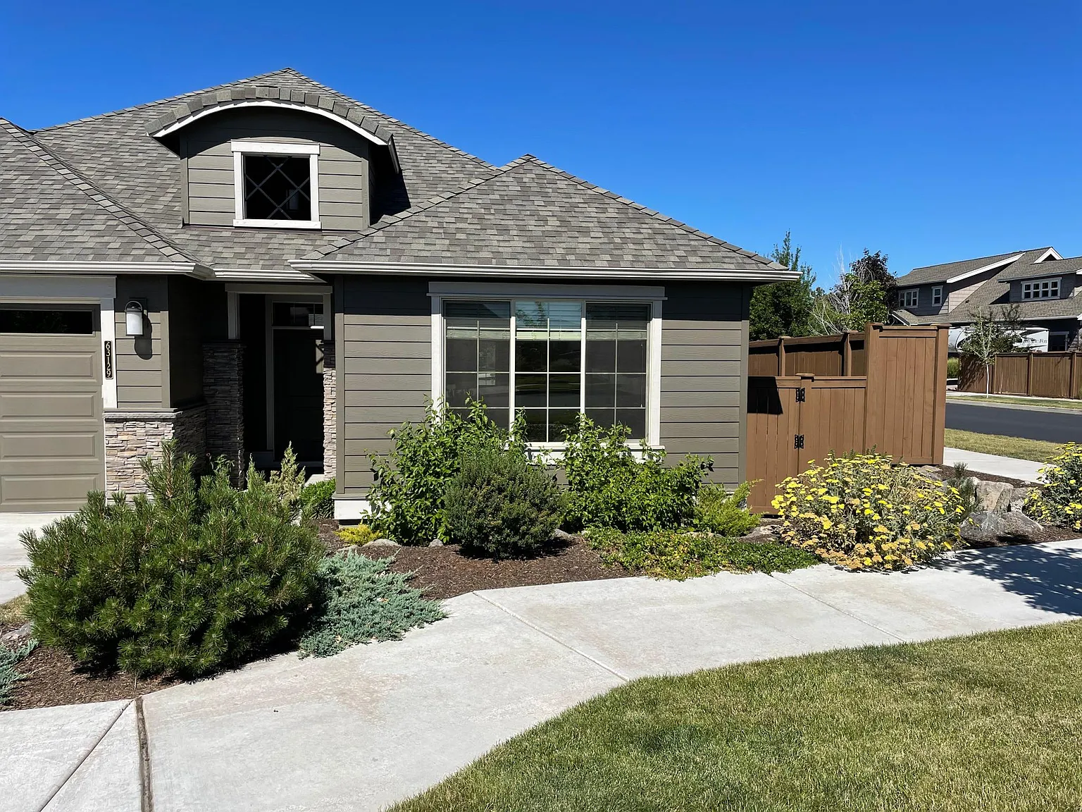 63129 NE Meridian Pl photo 1