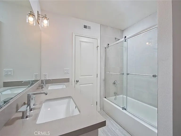 8839 Cedros Ave #2 — Photo 16