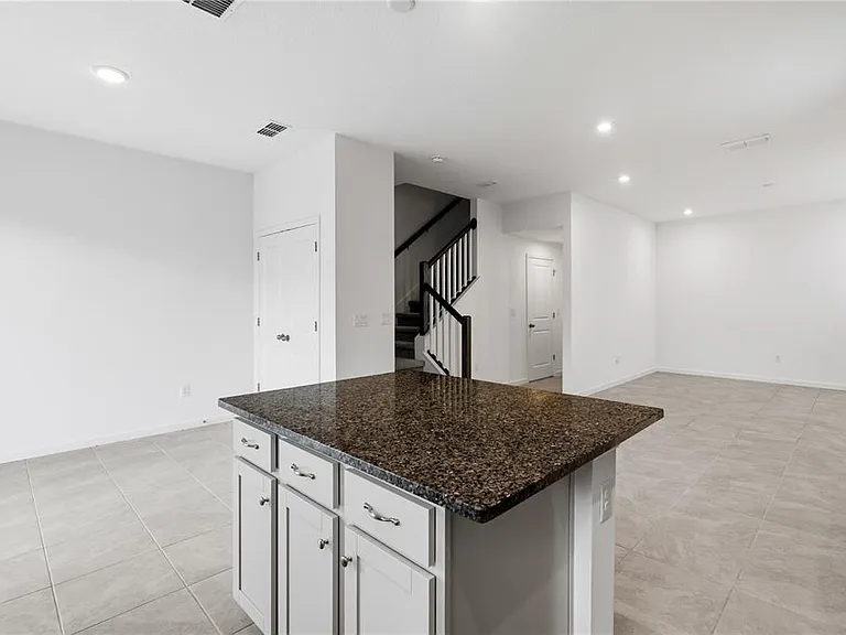 1124 Lakeshore Breeze Pl — Photo 6