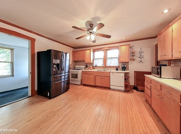 5th image of 4003 Joliet Ave