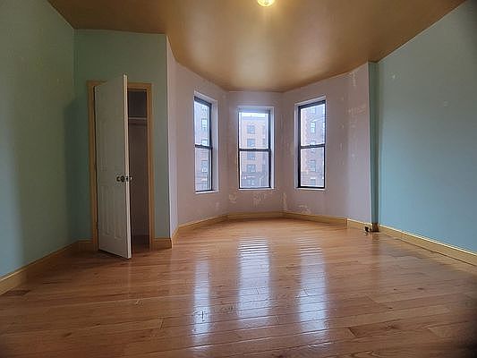 1st image of 285 Montgomery St #2