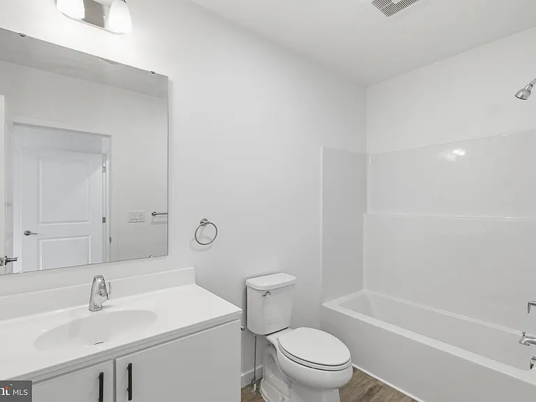 915 N Broad St #601 — Photo 10