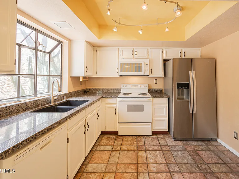 1650 N Ventura Ln — Photo 11