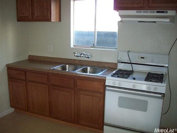 4th image of 415 3rd Ave