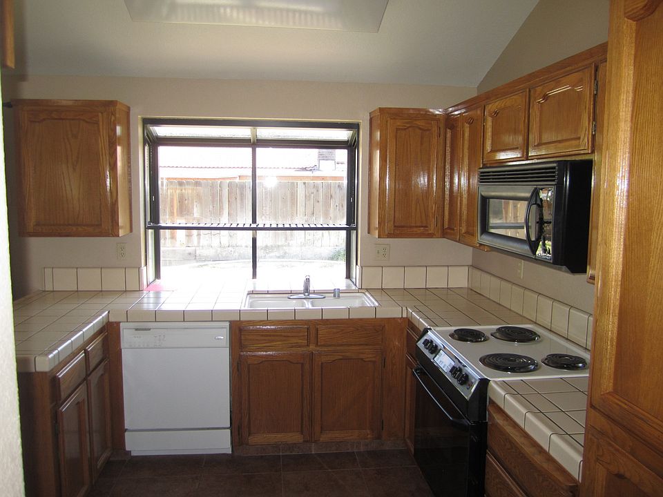 2nd image of 1194 Palo Alto Ave