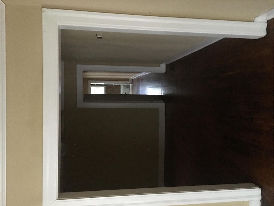 2nd image of 423 E Ridgeway St