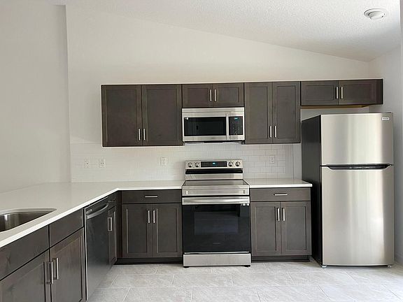 2nd image of 11 Union Ct #B