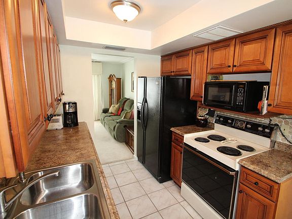 3rd image of 2604 Plantation Dr
