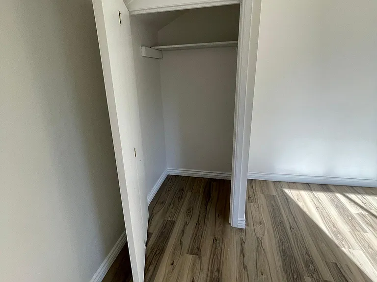 133 S Grand Ave — Photo 23