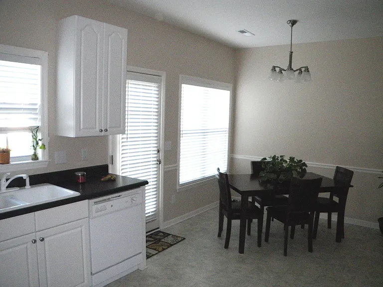 2649 Wynbrook Dr — Photo 3