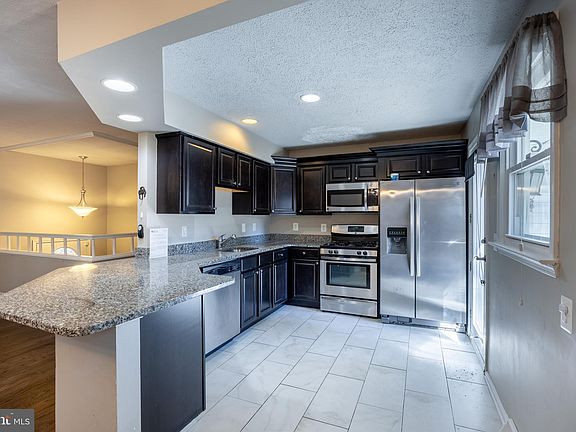 2nd image of 1177 Southview Dr