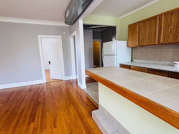 3rd image of 3413 N Milwaukee Ave Unit 2