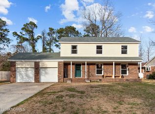 114 Robinhood Dr, Jacksonville, NC 28546