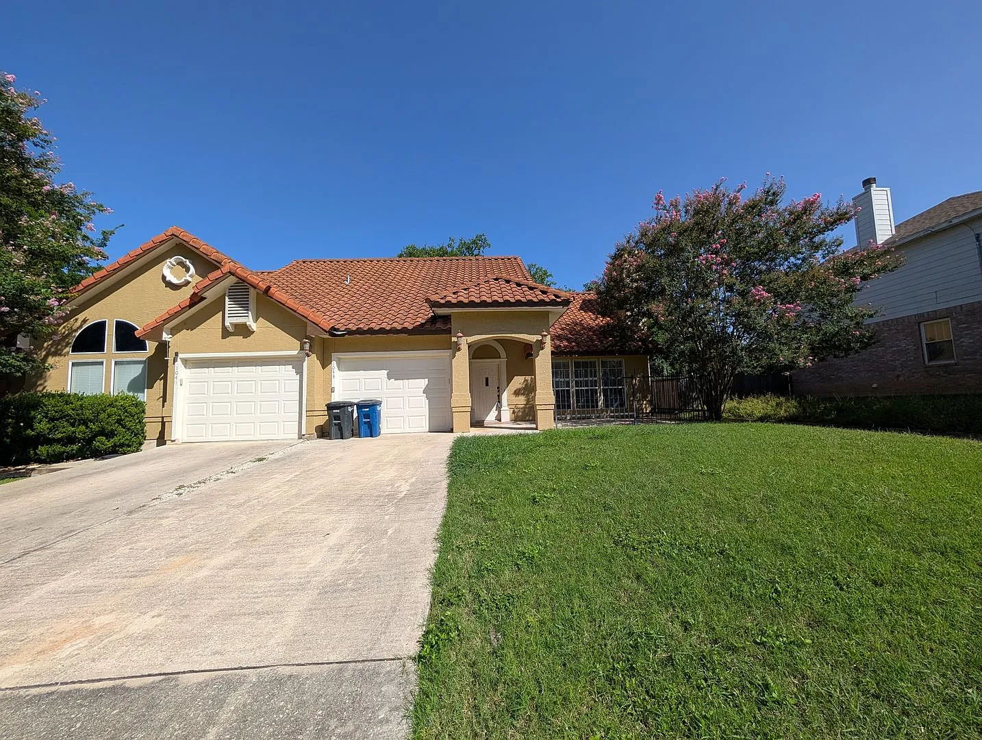 1/1/1 Duplex in Rivertree Subdivision/ Lake Access, Pool, & Playground / No Carpet / CISD — Photo 2