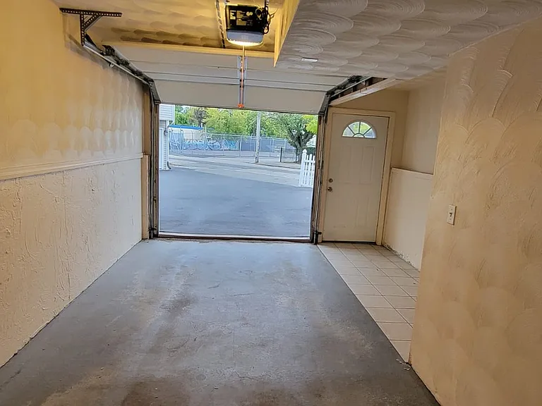 327 Lockwood St #4 — Photo 8