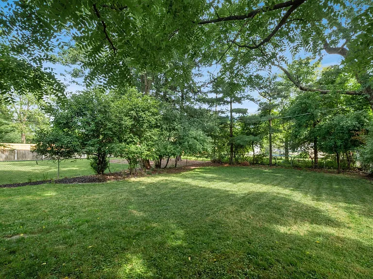 60 Garden Rd — Photo 33