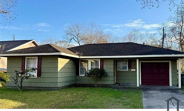 1st image of 411 Elaine St