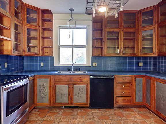 4th image of 26 Vineyard Dr