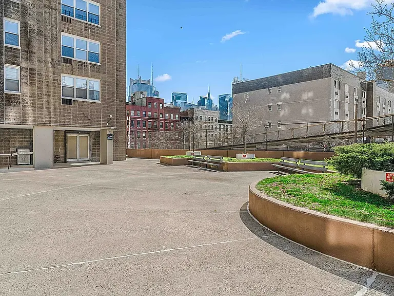 747 10th Ave #32B — Photo 19