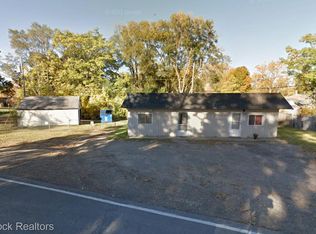 4098 Parkway Rd, Waterford, MI 48328
