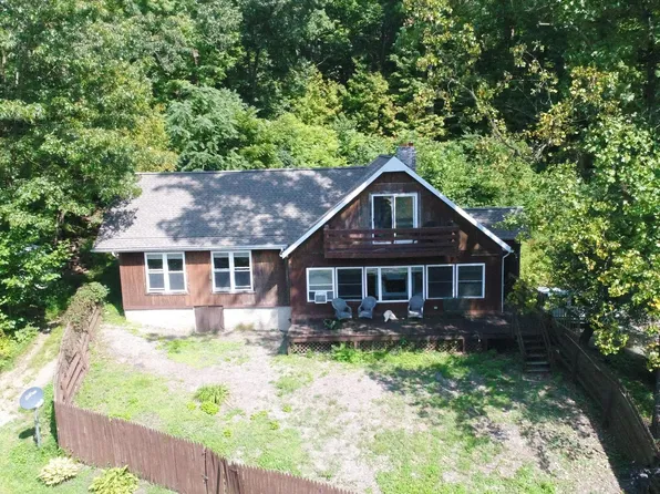 17 Spitzenberg Ln, Kempton, PA 19529