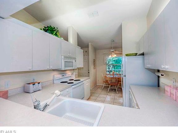 5th image of 257 Robin Hood Cir Unit 202