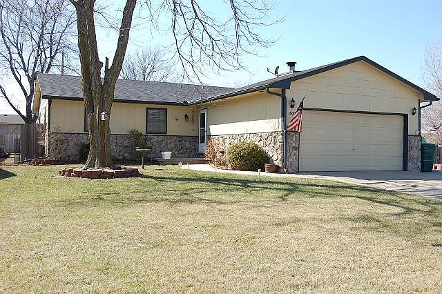 1633 N Main St, Rose Hill KS